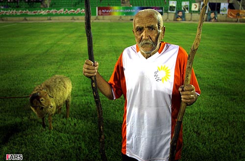 ورزشگاه جدید ساری با حضور مسئولان تربیت بدنی افتتاح شد.