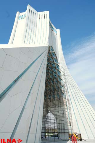 تصاویر: برج آزادی رو سفید شد
