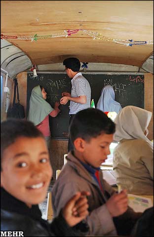 تصاویر: مدرسه‌ای در اتوبوس