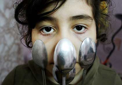 تصاویر: دختر مغناطیسی در قزوین