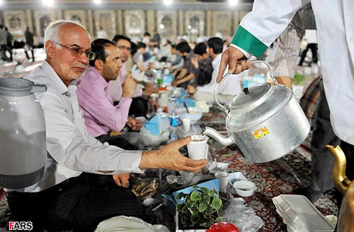 تصاویر: مراسم افطاری در حرم رضوی www.TAFRIHI.com