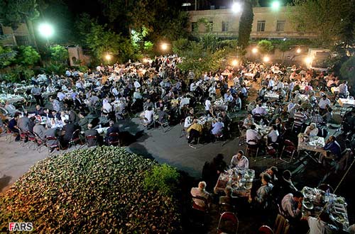 تصاویر: افطاری هنرمندان سینمای دفاع مقدس www.TAFRIHI.com