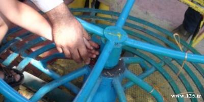 قطع انگشت کودک8ساله‌ در وسايل بازي در تهران(+تصاویر) 