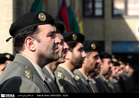 مراسم دانش آموختگی دوره های 22 و 6 حرفه ای دانشجویان دانشگاه فرماندهی و ستاد ارتش جمهوری اسلامی (دافوس) روز سه شنبه برگزار شد. سه شنبه 22-12-91