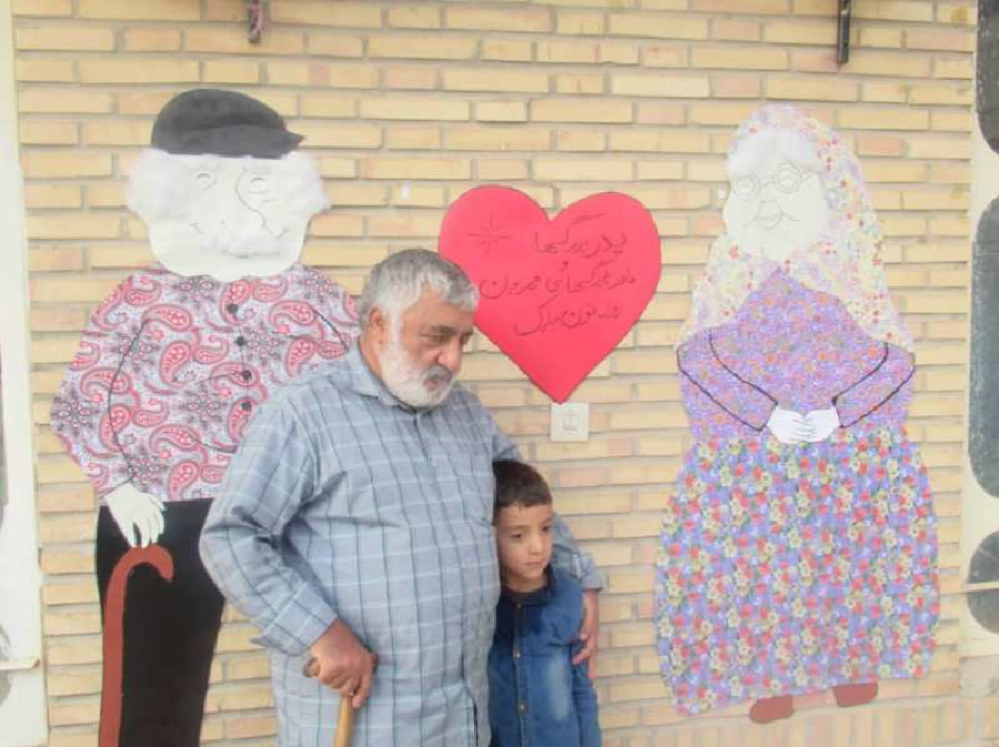 این مطلب را تحلیل کنید؛ اما نگذارید به دست سالمندان برسد این مطلب را تحلیل کنید؛ اما نگذارید به دست سالمندان برسد