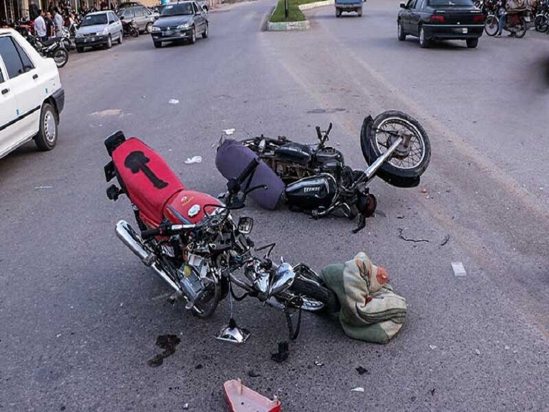 تصادف مرگبار ۲ دستگاه موتورسیکلت در قیر و کارزین