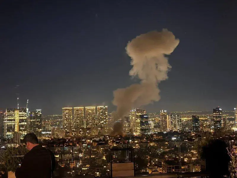 حملات موشکی و پهپادی ایران به سرزمینهای اشغالی و پایگاههای آمریکا در منطقه/ صدای آژیر در تلآویو و موج تازه حملات/ نیروهای ذخیره اسرائیل فراخوانده شدند حملات موشکی و پهپادی ایران به سرزمینهای اشغالی و پایگاههای آمریکا در منطقه/ صدای آژیر در تلآویو و موج تازه حملات/ نیروهای ذخیره اسرائیل فراخوانده شدند