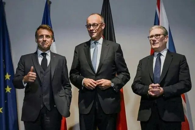 حملات موشکی و پهپادی ایران به سرزمینهای اشغالی و پایگاههای آمریکا در منطقه/ صدای آژیر در تلآویو و موج تازه حملات/ نیروهای ذخیره اسرائیل فراخوانده شدند حملات موشکی و پهپادی ایران به سرزمینهای اشغالی و پایگاههای آمریکا در منطقه/ صدای آژیر در تلآویو و موج تازه حملات/ نیروهای ذخیره اسرائیل فراخوانده شدند